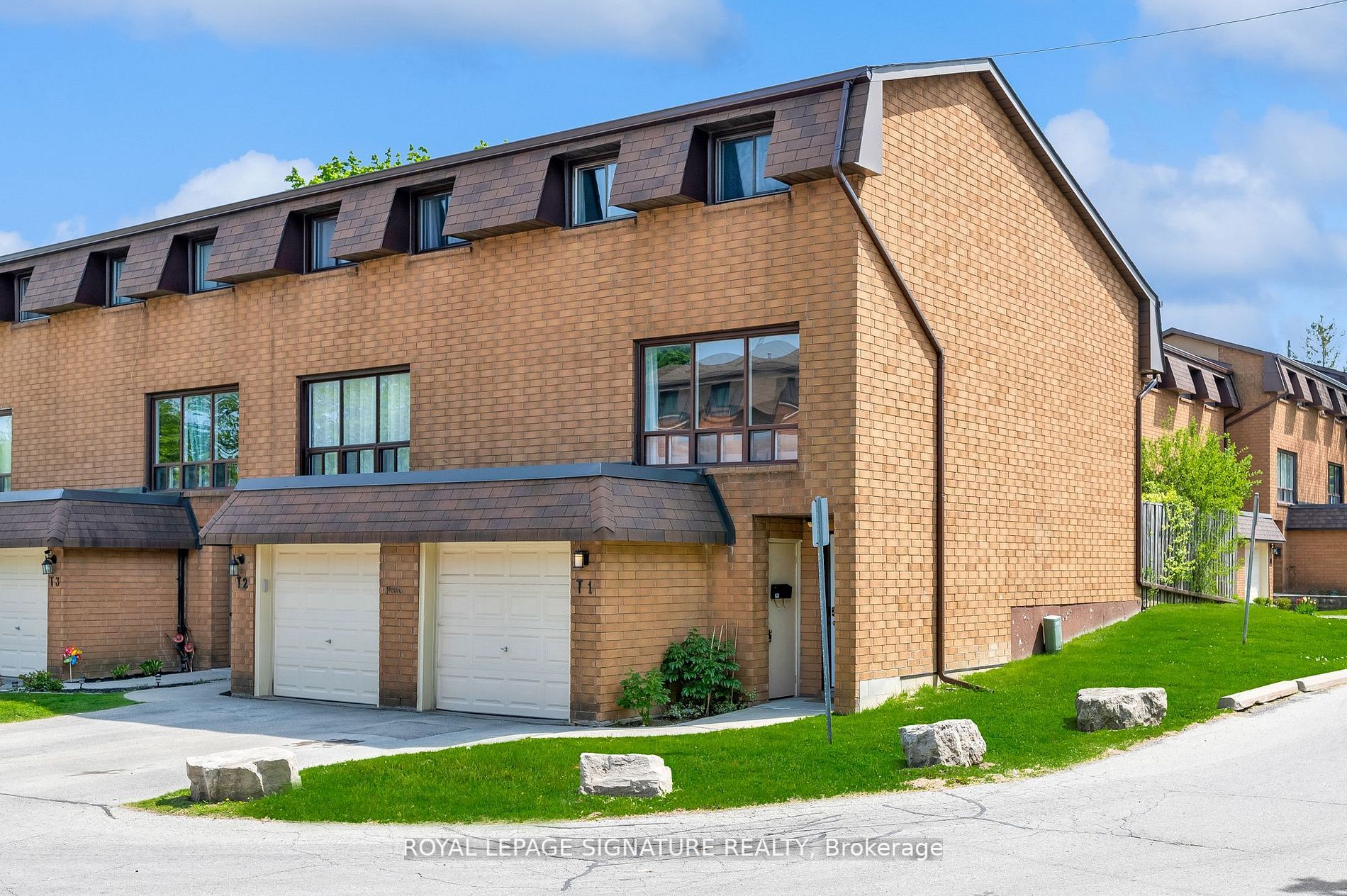 #T1 444 Stone Church Road, Hamilton, Ontario