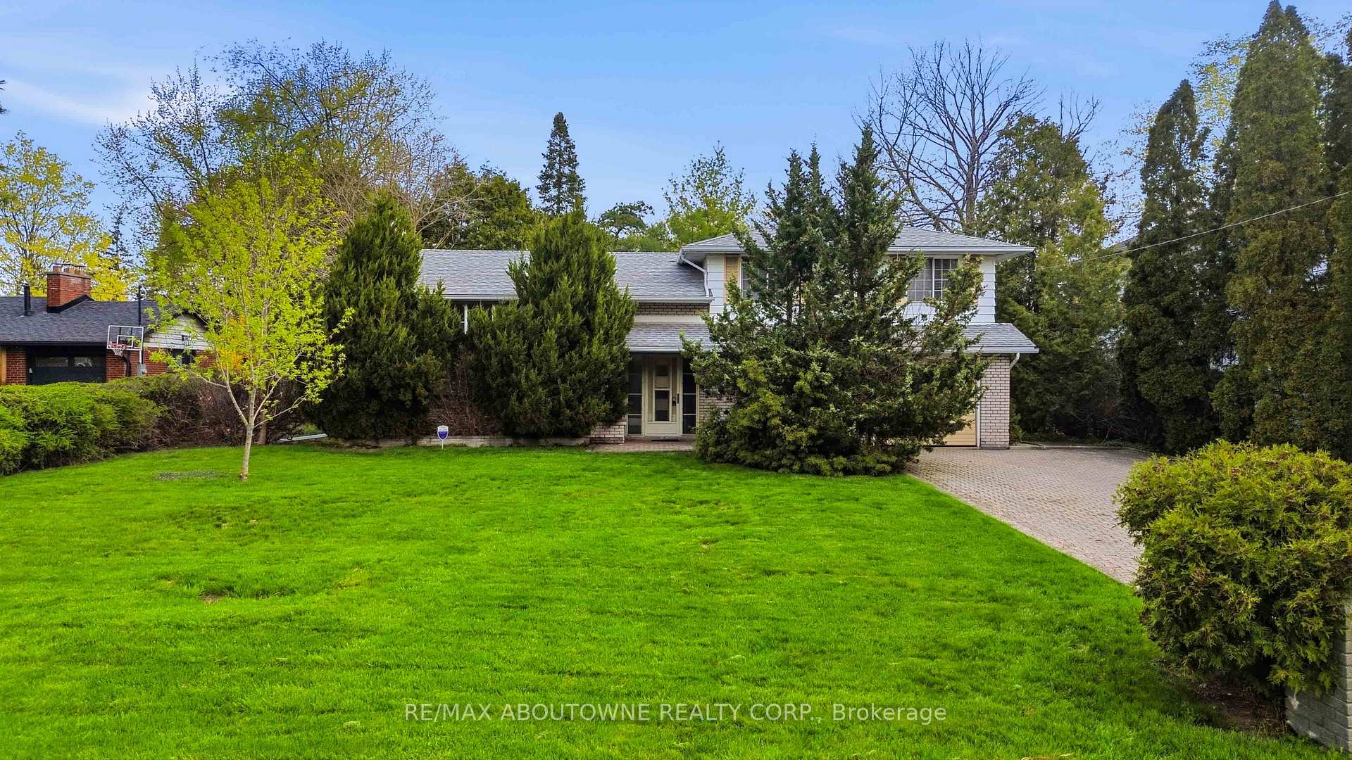 1175 Willowbrook Drive, Oakville, Ontario