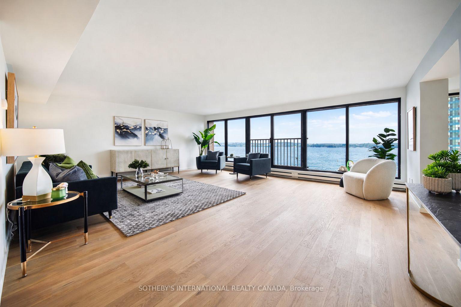 #1110 65 Harbour Square