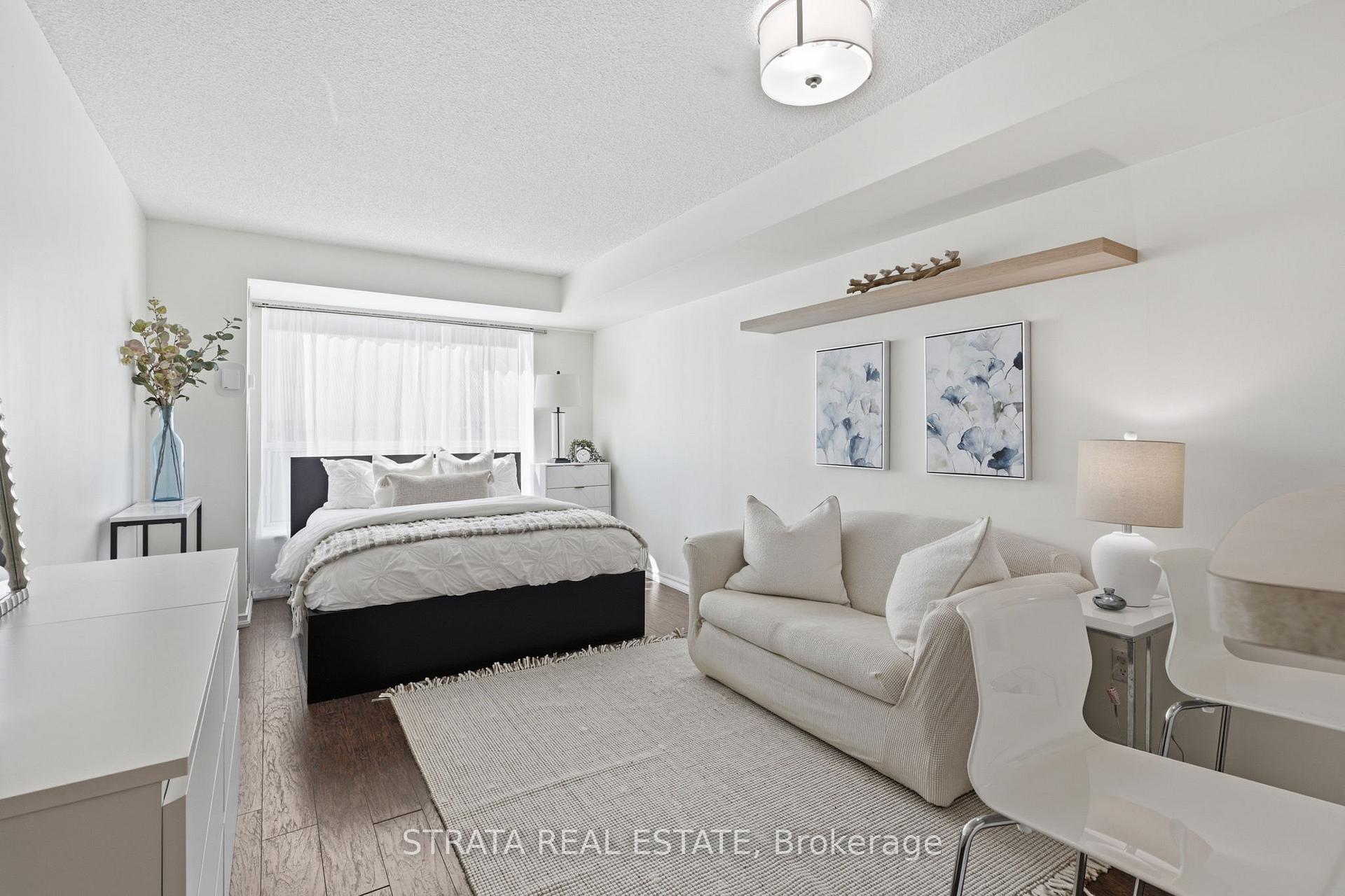 #440 109 Front Street E