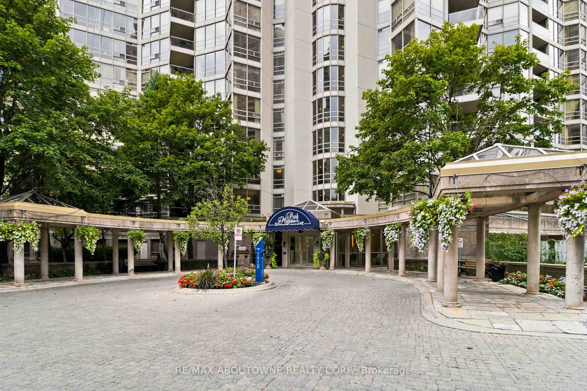 #901 45 Kingsbridge Garden Circle, Mississauga, Ontario
