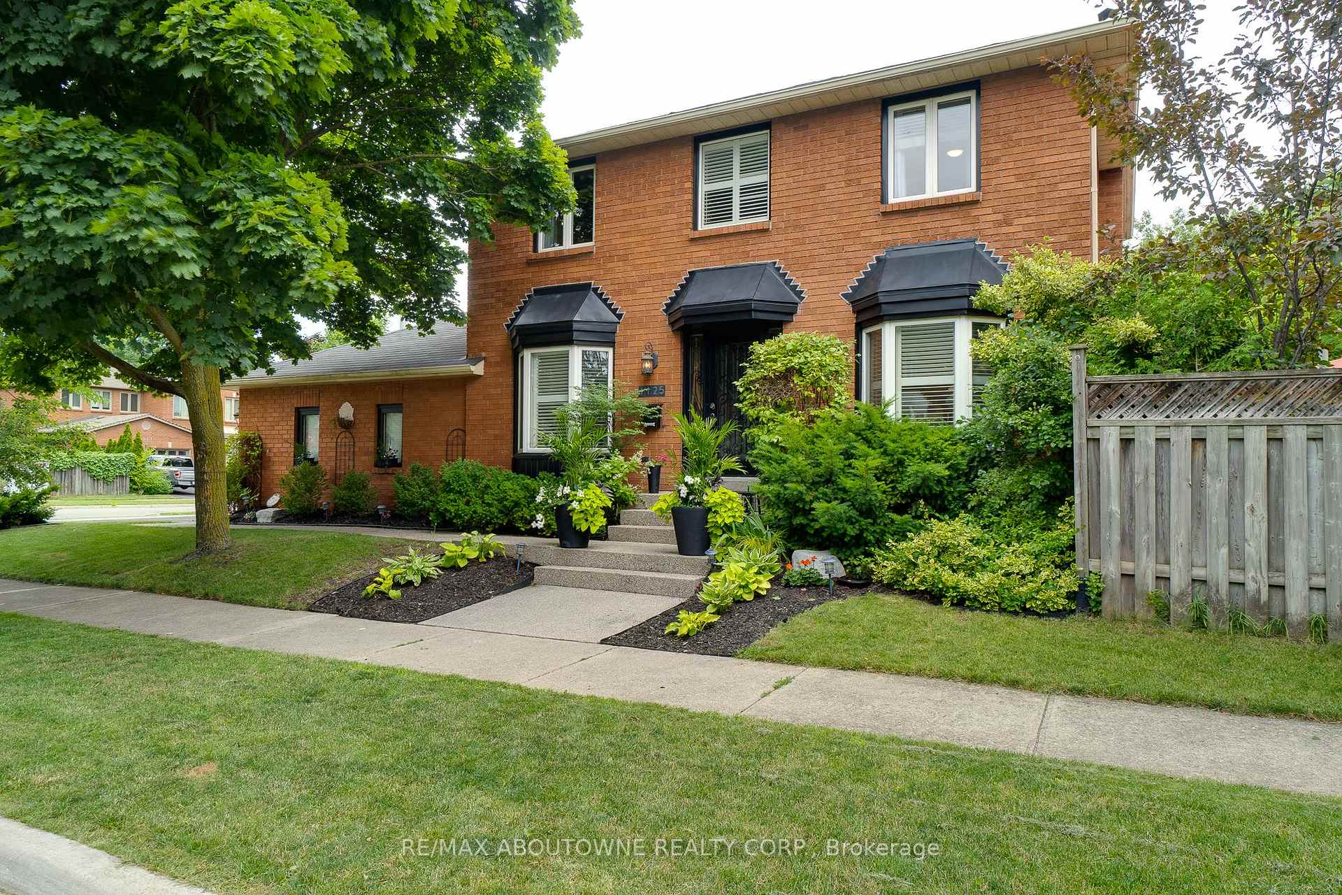 1125 Grandeur Crescent, Oakville, Ontario